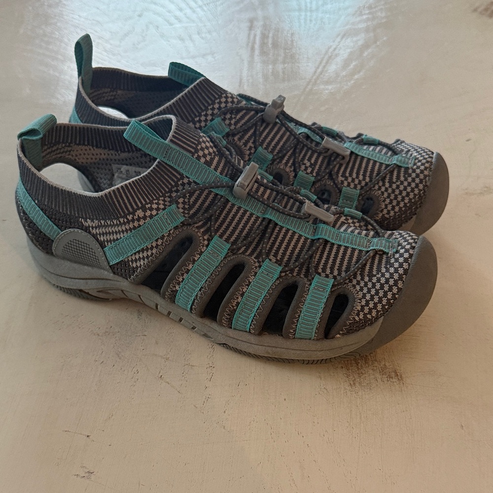 Khombu Gray and Teal Outdoor Water Hiking Shoes Sandals size 8.5 Women’s
